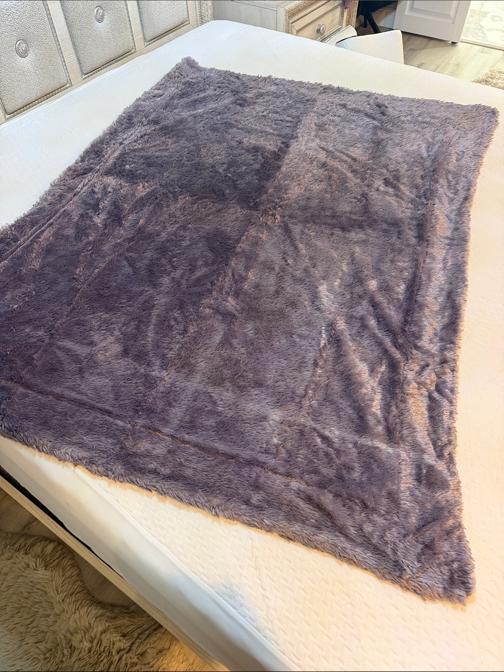 Plush Lavender Faux Fur Throw Blanket - Soft Home Bedding